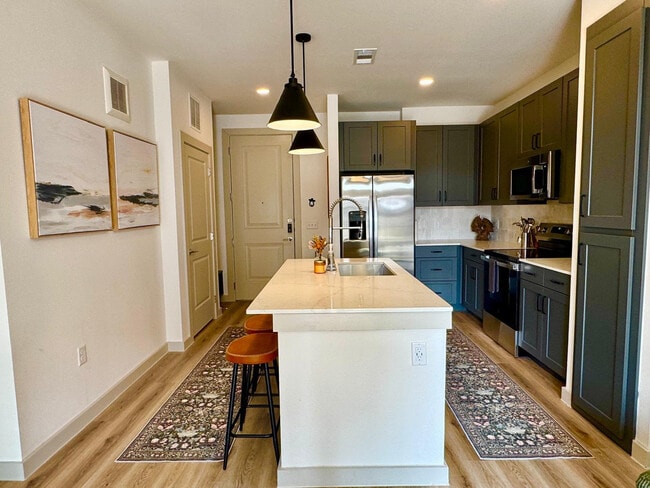 Building Photo - 1301 Leah Ave