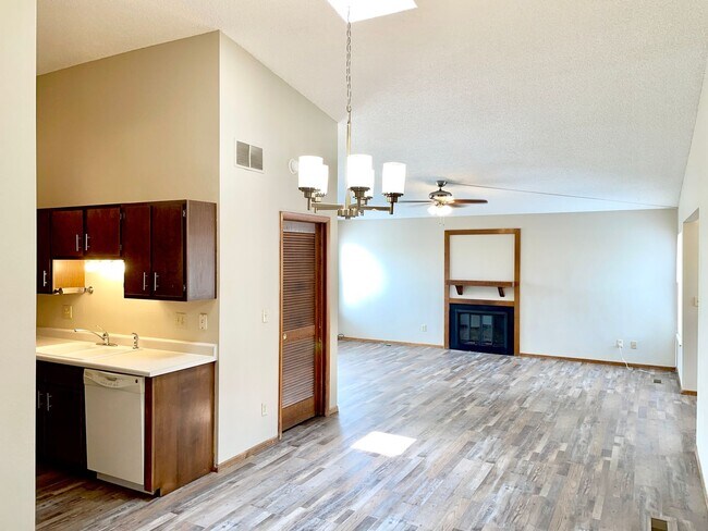 Building Photo - 2 Bedroom Patio Home With Central Air Conditioning