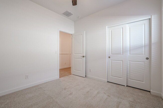 Building Photo - 4 Bedroom in Ambra Gated Community