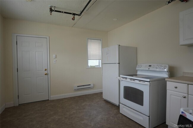 Building Photo - 488 Nassau Rd