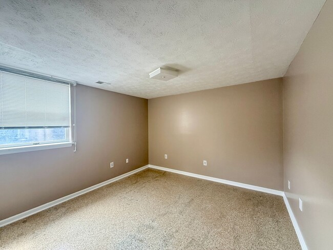 Building Photo - 215 S Eaton St