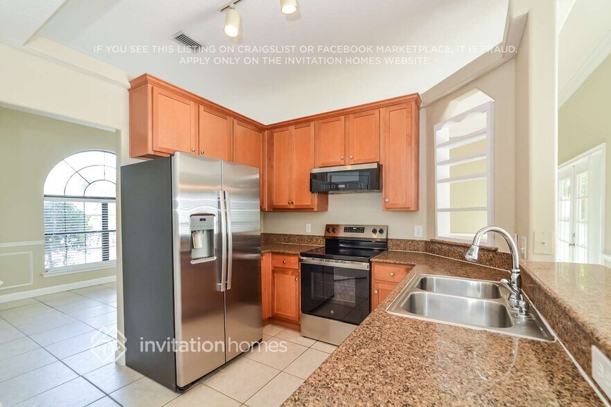 Building Photo - 1476 East Ave