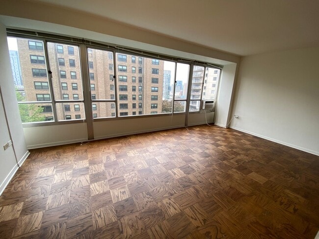 Building Photo - Light and Bright 1 bedroom 1 bath condo first hill