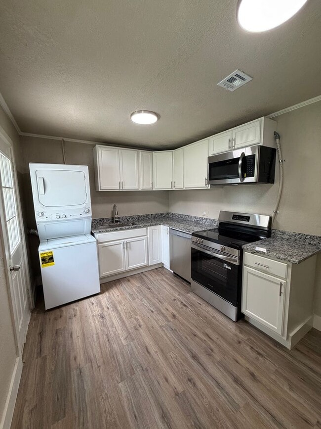 Building Photo - 3 Bedroom 1 Bath Home For Rent
