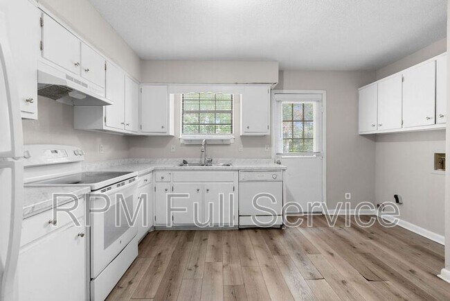 Building Photo - 4426 Central Valley Dr