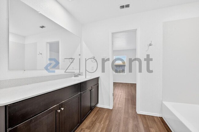 Building Photo - 900 Wildflower St