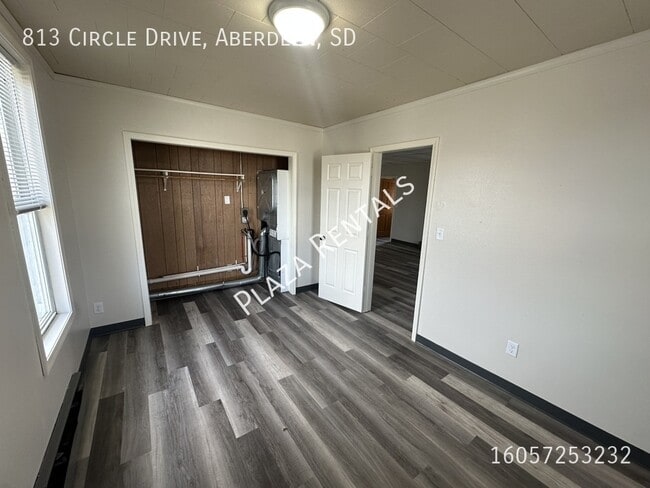 Building Photo - 405 S 8th St