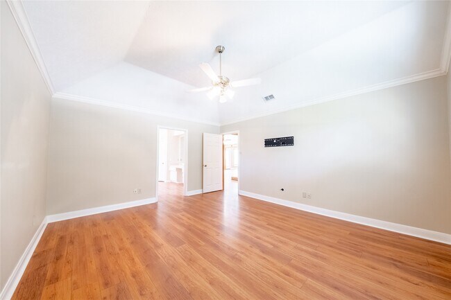 Building Photo - 9107 Pine Stream Ct