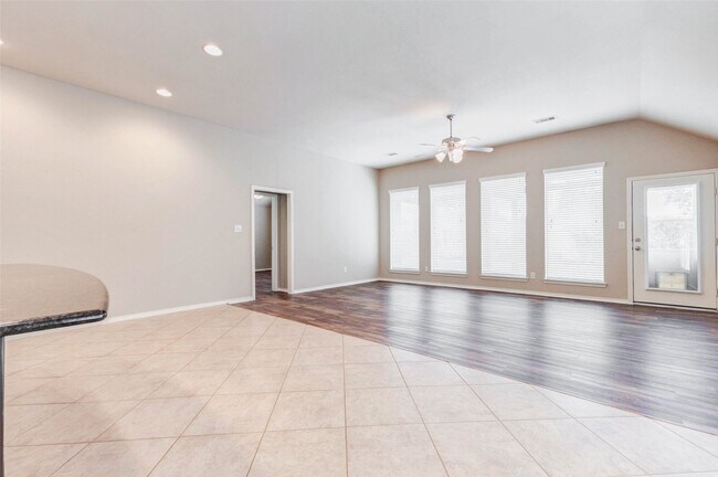 Building Photo - 25839 Riverside Creek Dr