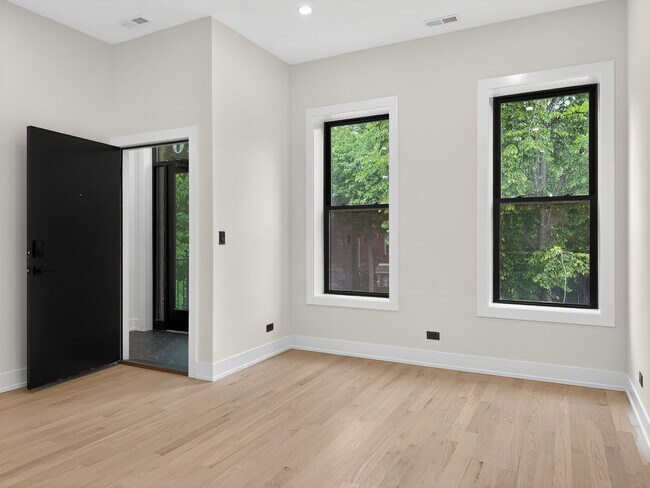 Building Photo - 1416 N Maplewood Ave