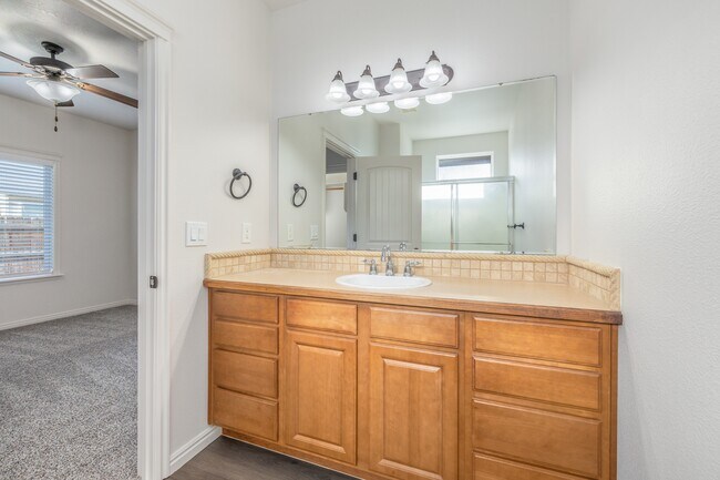 Building Photo - 911 N Scottish St