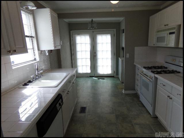 Building Photo - 5919 Woodlawn Dr