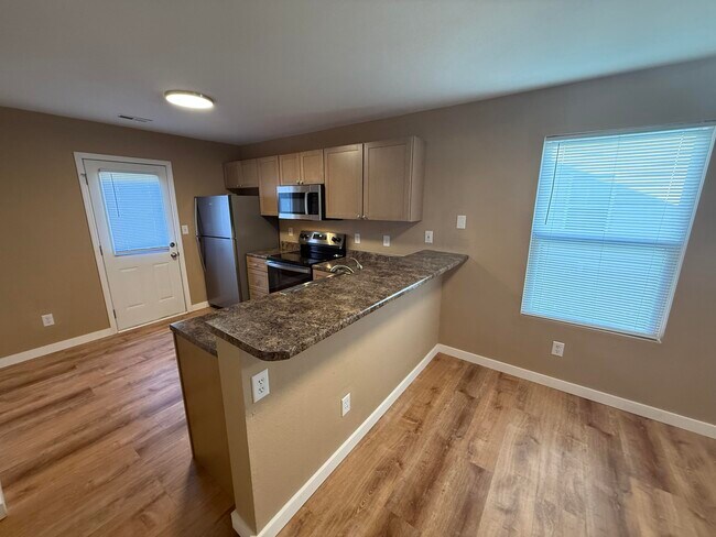 Building Photo - 1707 Hanover Blvd