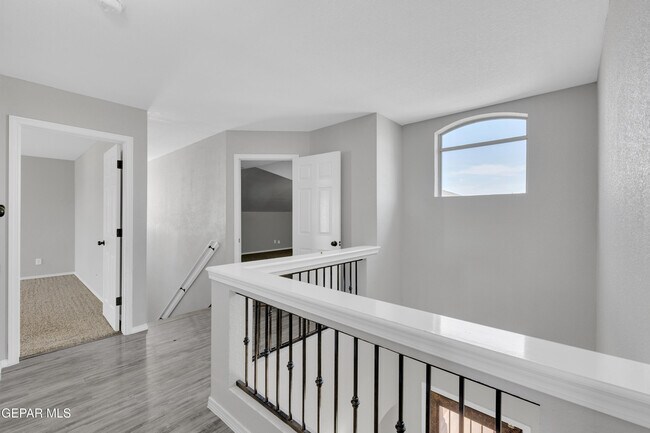 Building Photo - 14378 N Cave Dr