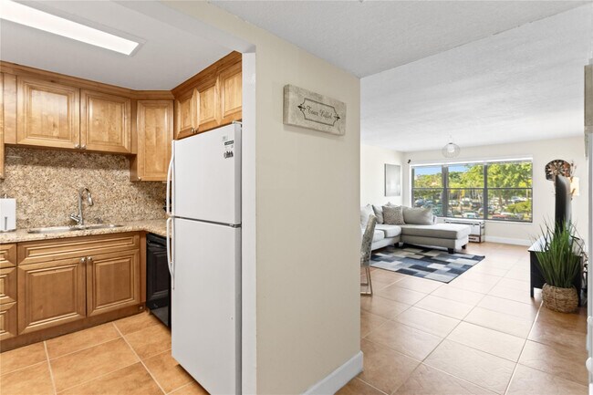 Building Photo - 2312 S Cypress Bend Dr