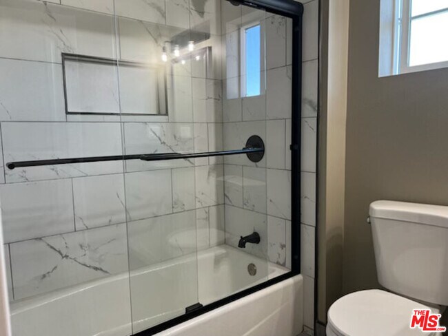 Building Photo - 334 Stepney St