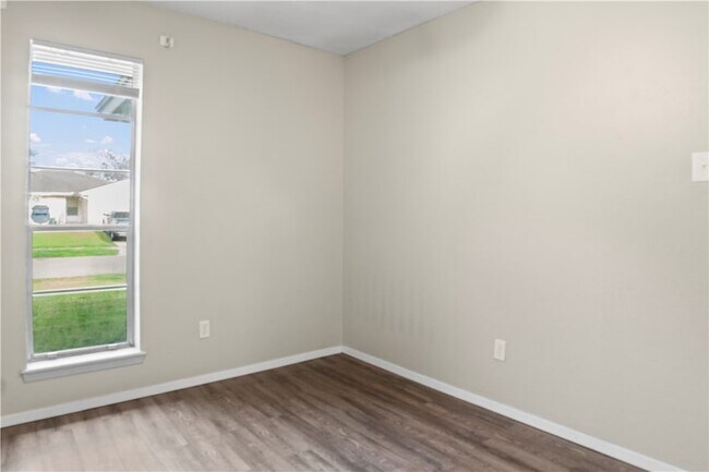 Building Photo - 2809 Vancouver Dr