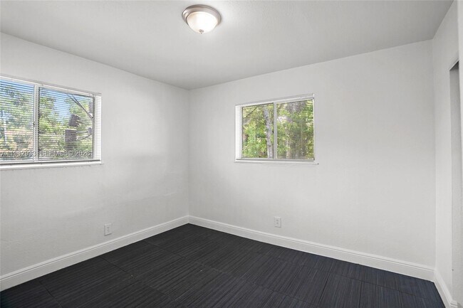 Building Photo - 37 SW 14th St