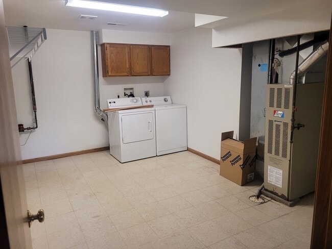 Building Photo - Sunnyslope Dr