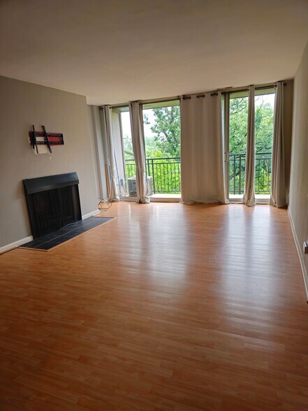 Primary Photo - 5820 Oakwood Dr
