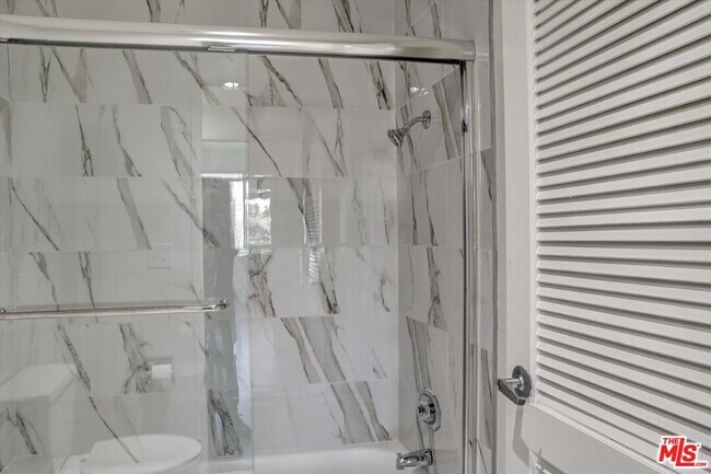 Building Photo - 10600 Wilshire Blvd