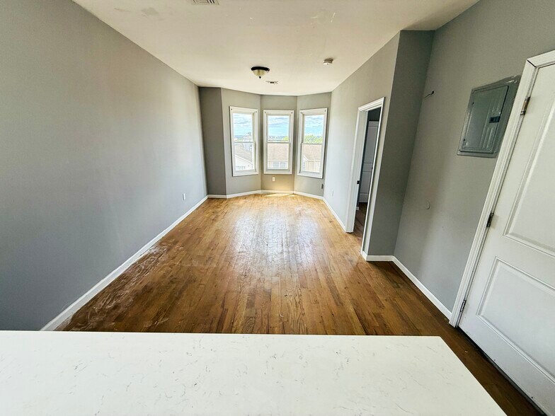 Building Photo - 724 S 18th St