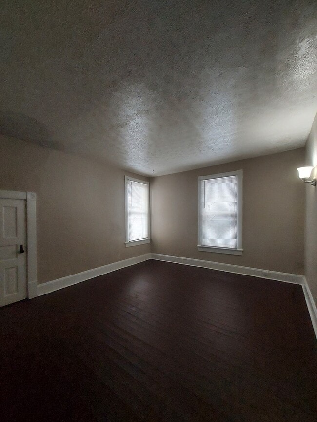 Building Photo - 194 Elmwood Ave