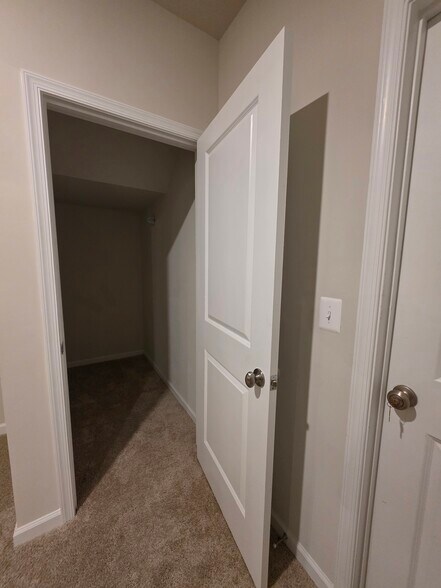 Building Photo - 9902 Obin Ln