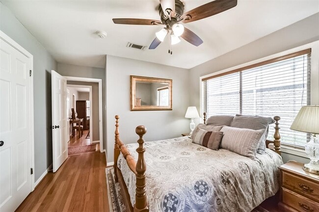 Building Photo - 9910 Pine Lake Dr