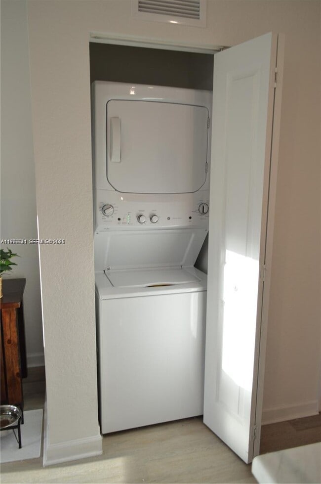 Building Photo - 1522 SE 26th Ter