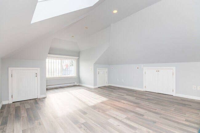 Building Photo - 76 Westglow St