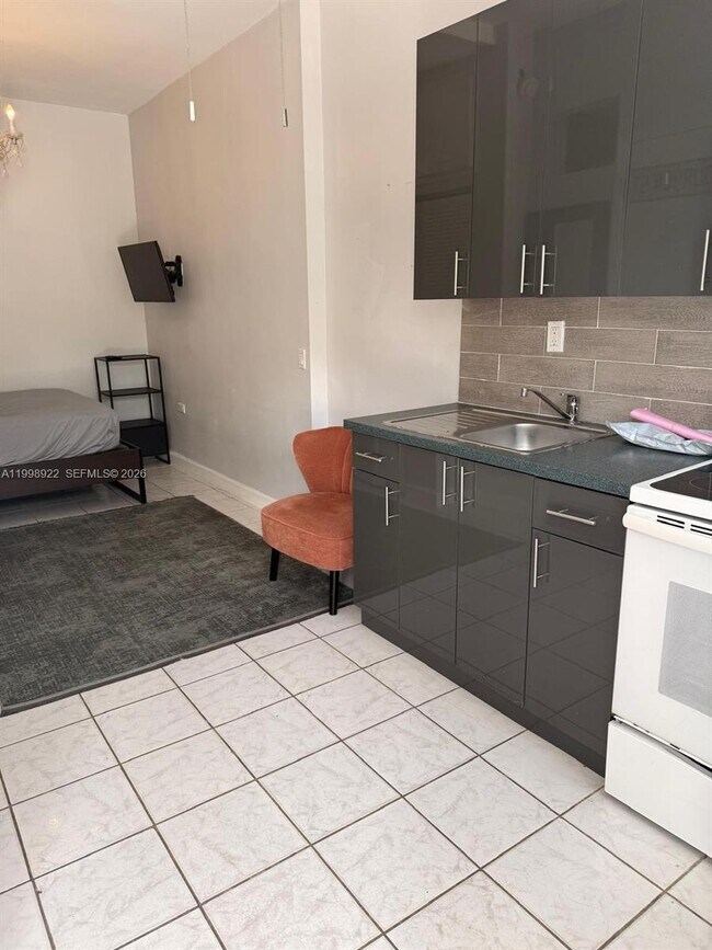 Building Photo - 1105 NE 119th St