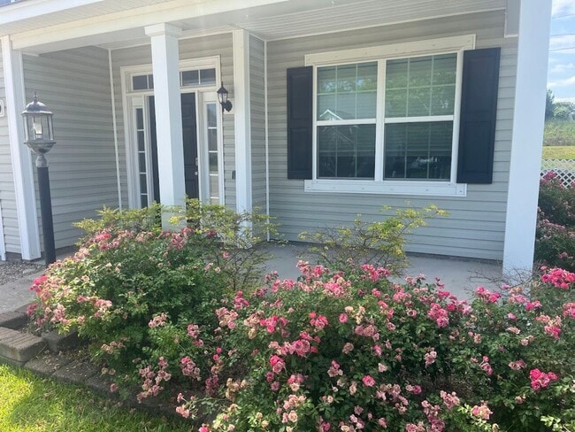 Building Photo - Available now. Beautiful 4BR/3BA home avai...