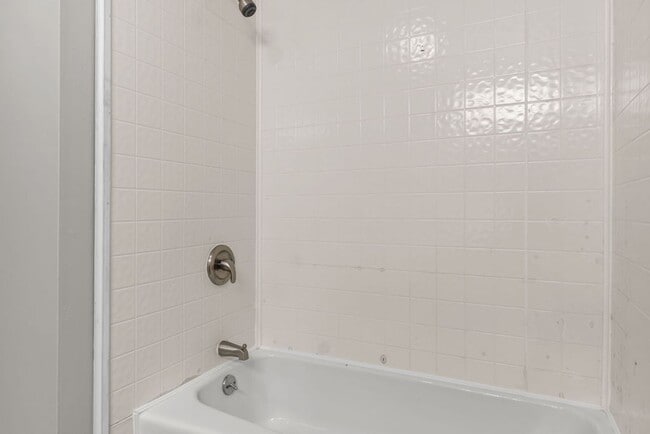 Building Photo - Newly Updated 4bd/3bth in Seymour!