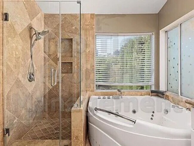 Building Photo - Luxurious 5-Bedroom Rancho Del Oro Home with Solar – Available Now!