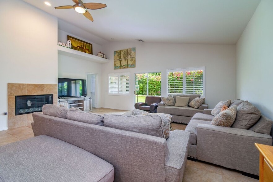 Building Photo - 45596 Torrey Pines Ct