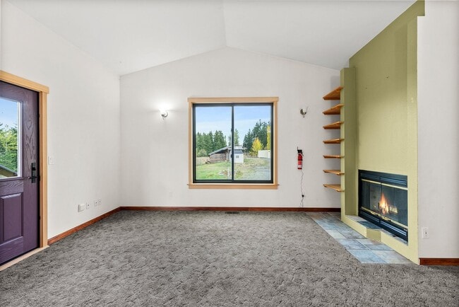 Building Photo - Yelm Country Living | 3 Bed, 3 Bath Home on 2.5 Acres | Solar Panels!