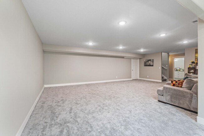 Building Photo - Partially furnished Twin home in Rigby