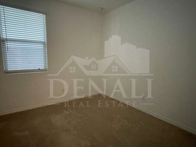 Building Photo - 7954 W Medlock Dr