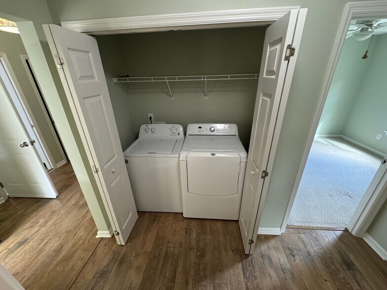 Building Photo - 102 Bill Park Dr