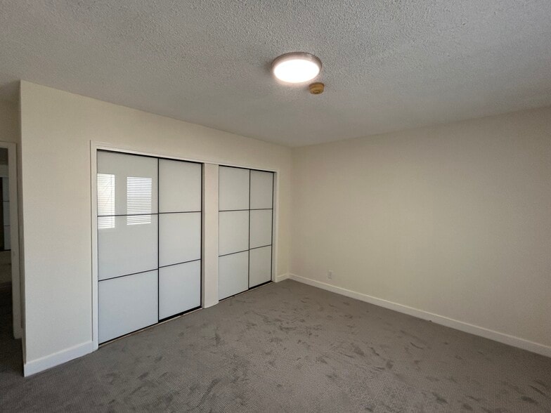 Bedroom No 2 Closet - 325 S Doheny Dr