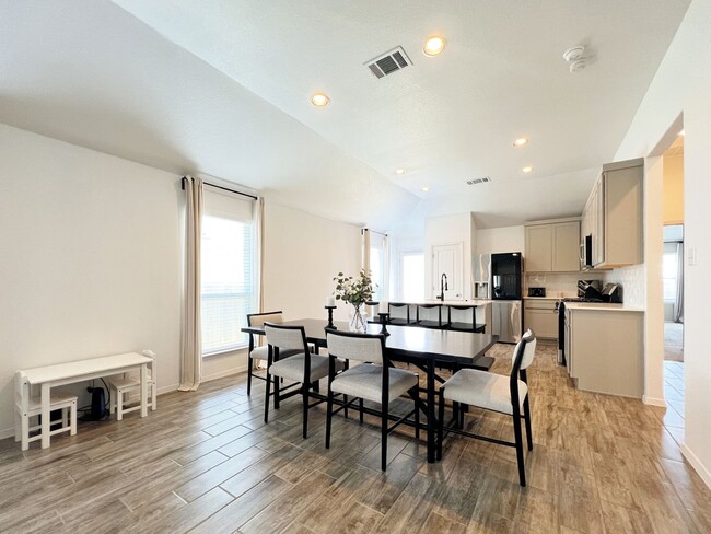 Building Photo - Modern and Beautiful - 3/BR and 2/BA Home ...