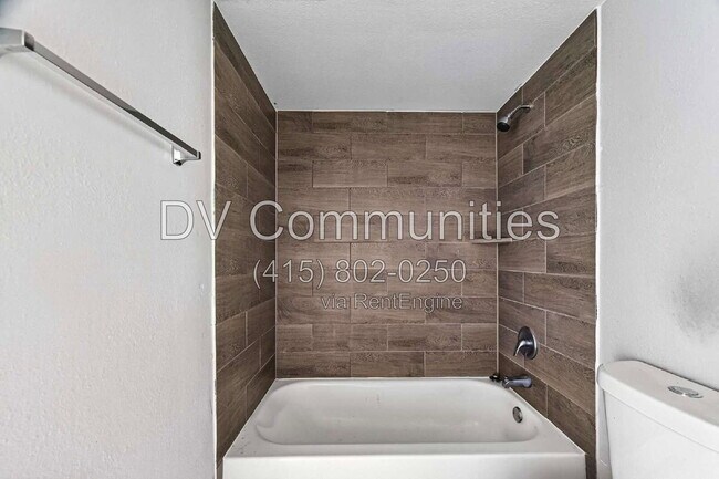 Building Photo - 16835 S Lighthouse Dr