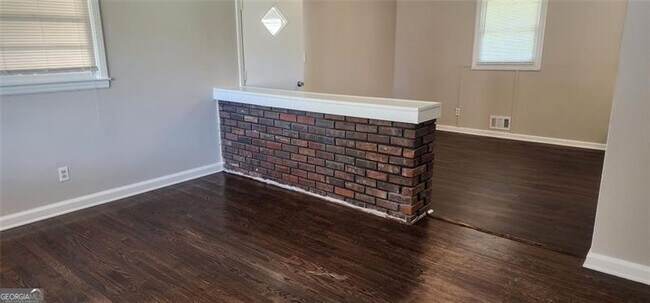 Building Photo - 6007 Brookdale Ln SW