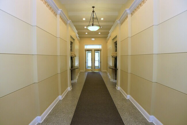 Building Photo - 807 Church St