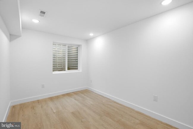 Building Photo - 1027 W Arizona St