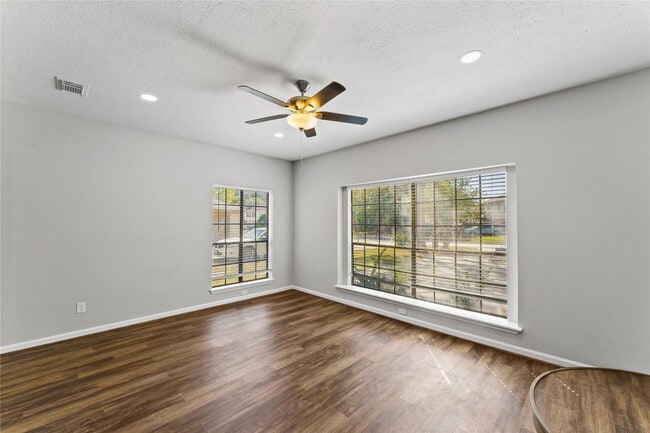 Building Photo - 4826 Brooklawn Dr