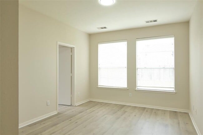Building Photo - 23902 Spring Way Dr