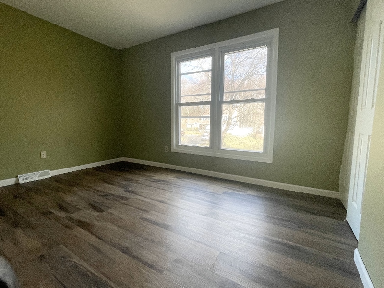 Building Photo - 14 Southbury Rd