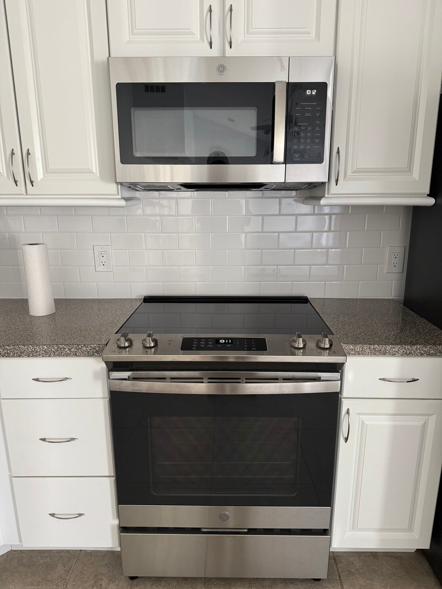 brand new stove - 5604 Eagle Lake Dr